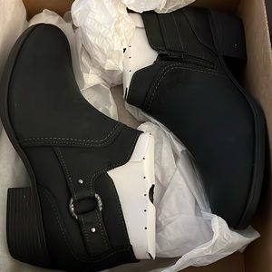Clarks Charlton Black Boots